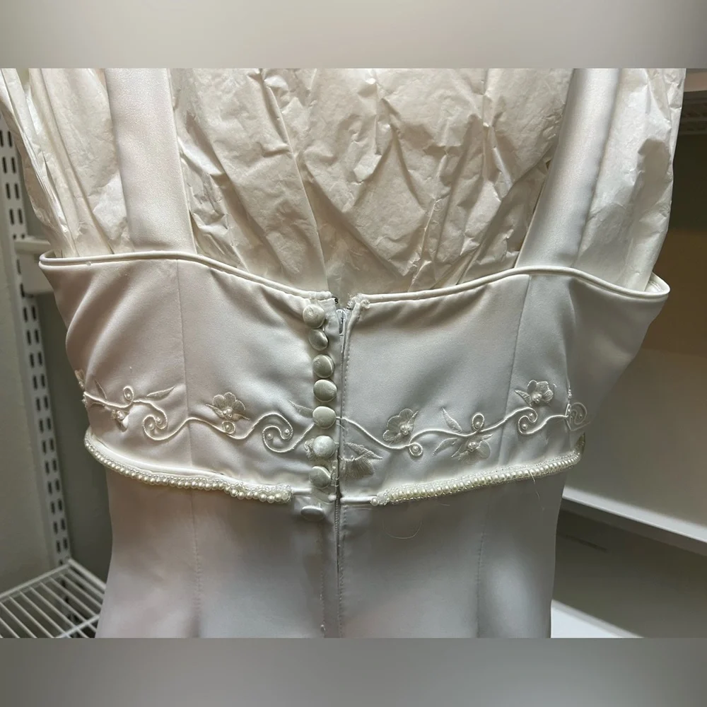 White graduation, wedding, event gown - Picture 4 of 5
